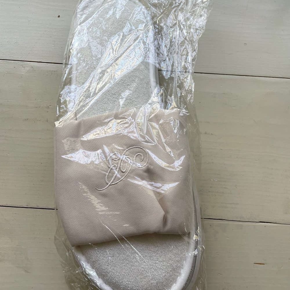 Women's Slippers Beige Size M (8 -10) Machine Washable